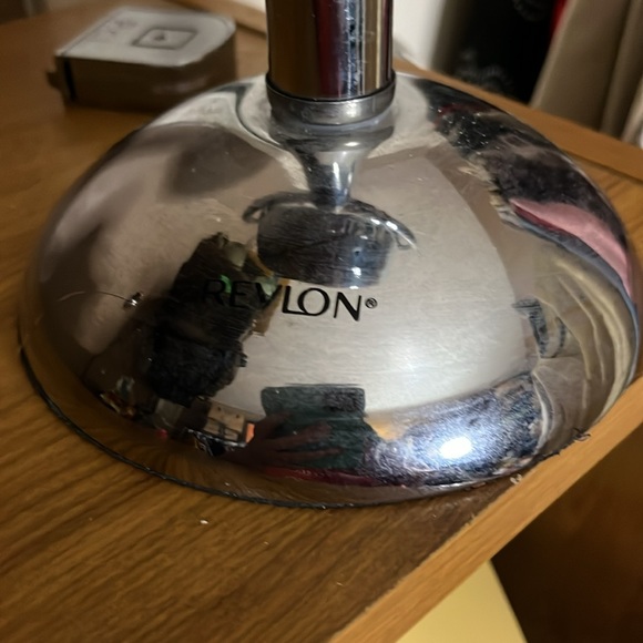 Revlon touch light up makeup mirror - Picture 3 of 3